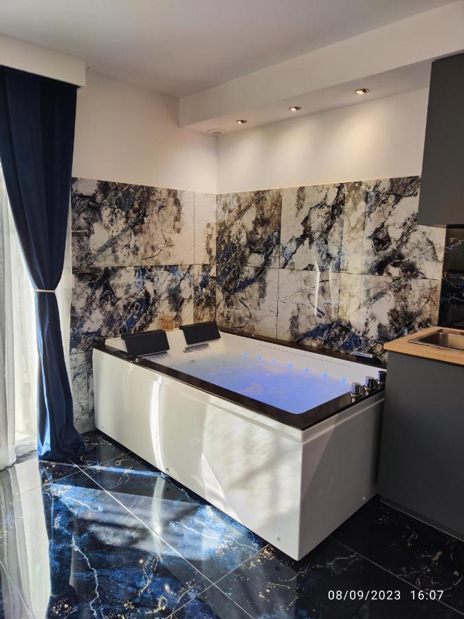 Studio Avec Jaccuzzi Saintry-sur-Seine Kültér fotó